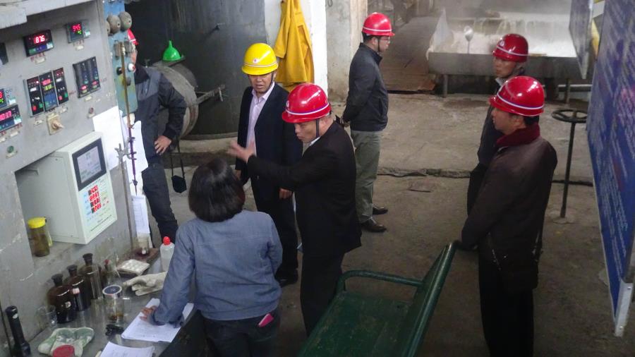 01科技人员参加州政府安全生产检查组深入糖厂检查指导工作