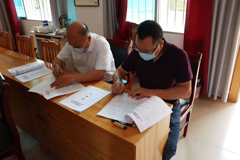 李启明与闫信达签责任书